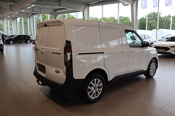 Ford Transit Courier 2 of 17