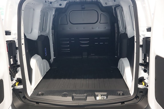 Ford Transit Courier 10 of 17