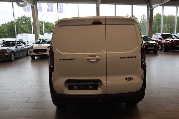 Ford Transit Courier 4 of 17