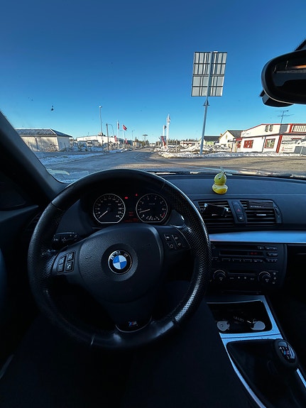 BMW 120i 2 of 11