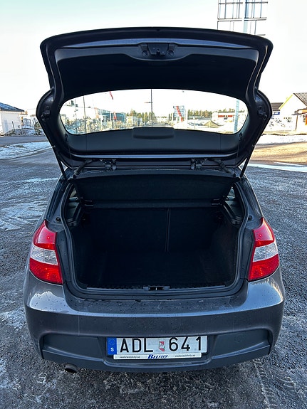 BMW 120i 3 of 11
