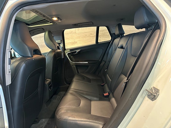 Volvo V60 10 of 25