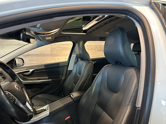 Volvo V60 8 of 25