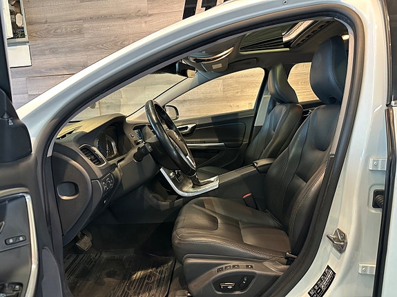 Volvo V60 7 of 25