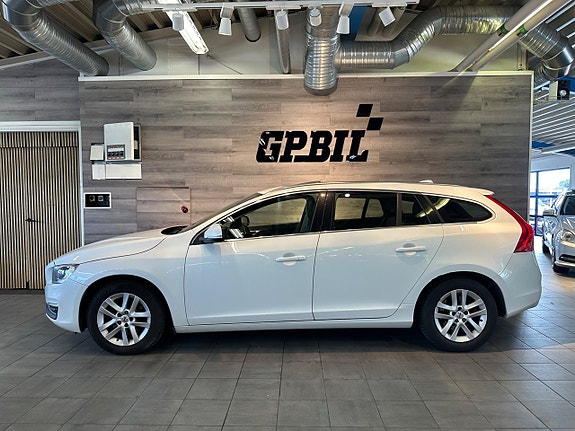 Volvo V60 2 of 25