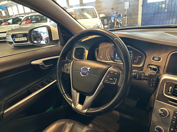 Volvo V60 13 of 25