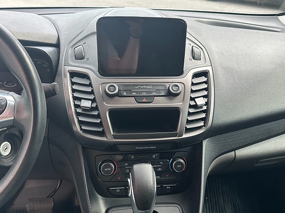 Ford Transit Connect 9 of 18
