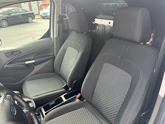 Ford Transit Connect 7 of 18