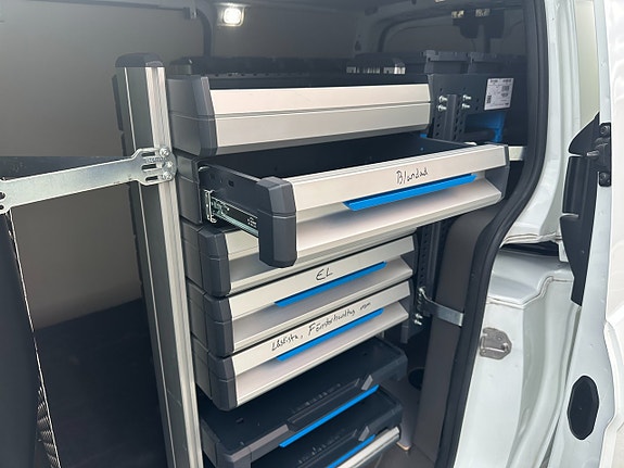 Ford Transit Connect 16 of 18