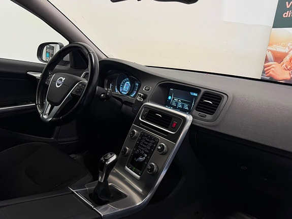 Volvo V60 2 of 19