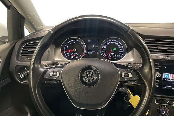 Volkswagen Golf VII 12 of 29