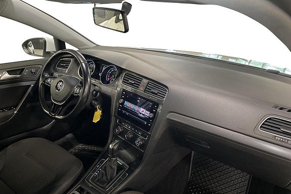 Volkswagen Golf VII 15 of 29