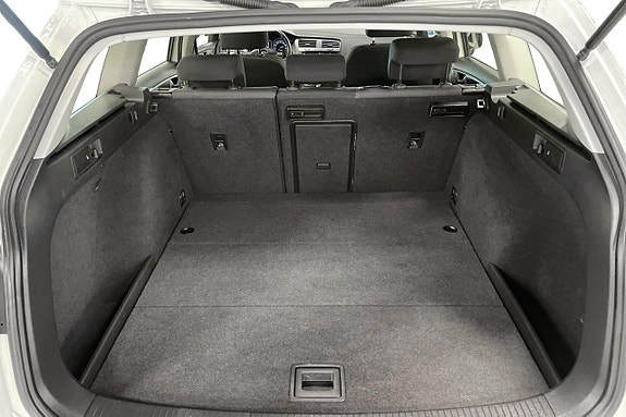 Volkswagen Golf VII 17 of 29