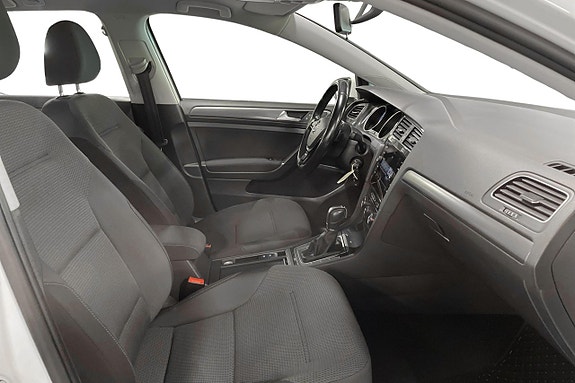 Volkswagen Golf VII 14 of 29