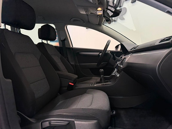 Volkswagen Passat 6 of 20