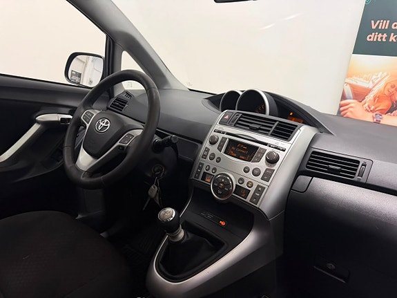 Toyota Verso 2 of 18