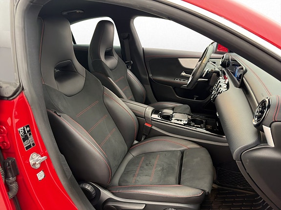 Mercedes-Benz CLA200 25 of 30