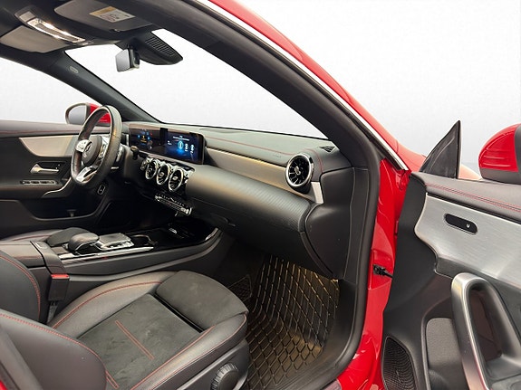 Mercedes-Benz CLA200 26 of 30