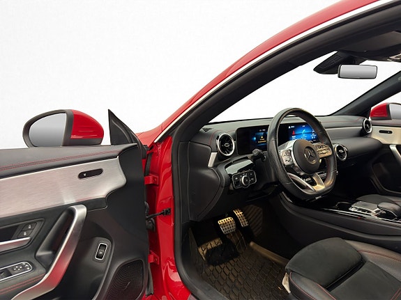 Mercedes-Benz CLA200 9 of 30