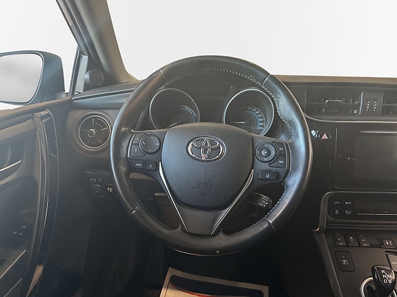 Toyota Auris 9 of 12