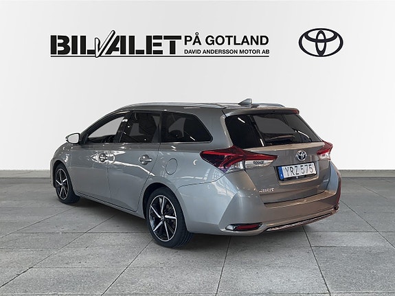 Toyota Auris 2 of 12