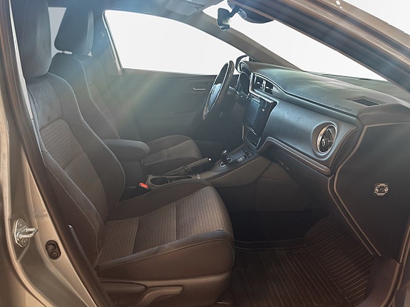 Toyota Auris 6 of 12