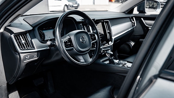 Volvo V90 Cross Country 7 of 24