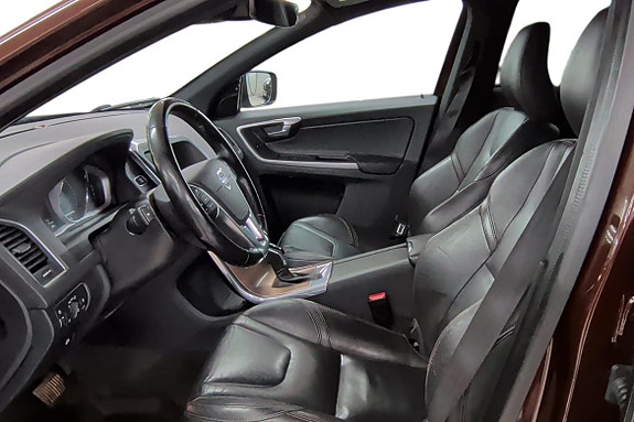 Volvo XC60 14 of 21