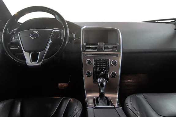 Volvo XC60 10 of 21