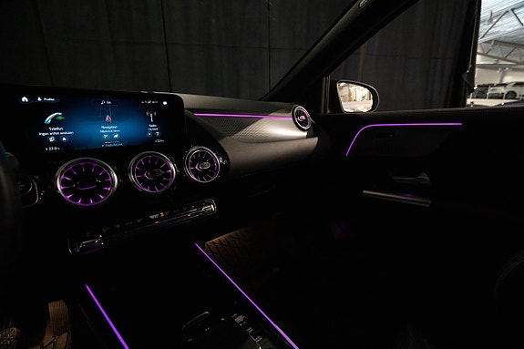 Mercedes-Benz GLA250 e 14 of 20