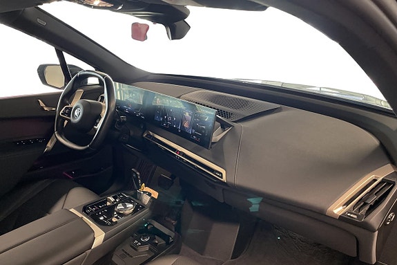 BMW iX 9 of 23