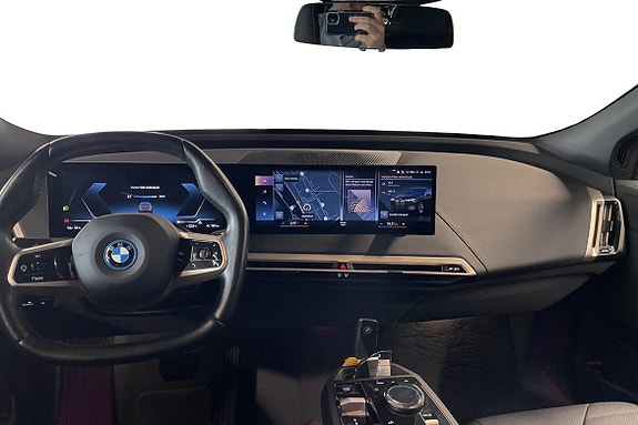 BMW iX 8 of 23