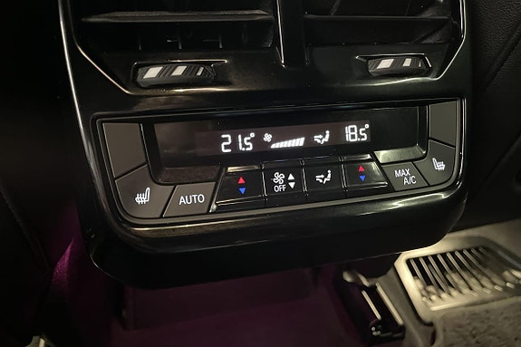 BMW iX 11 of 23