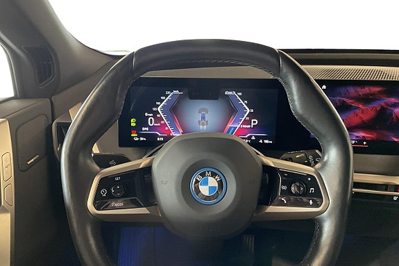 BMW iX 13 of 23