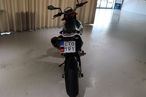 KTM 690 SMC R ABS Akrapovic 650 mil 7 of 17