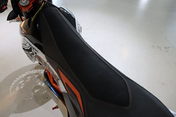 KTM 690 SMC R ABS Akrapovic 650 mil 16 of 17