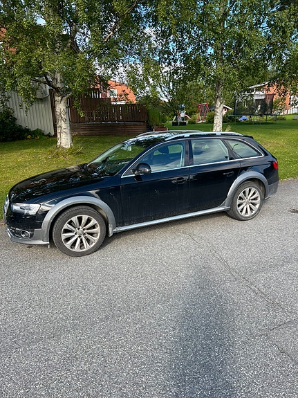 Audi A4 allroad 2 of 5