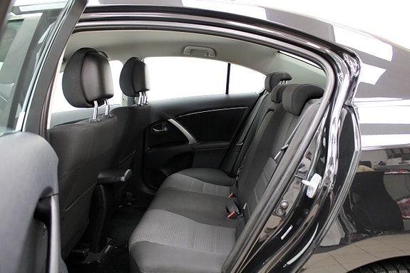 Toyota Avensis 18 of 22