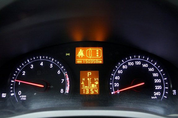 Toyota Avensis 13 of 22