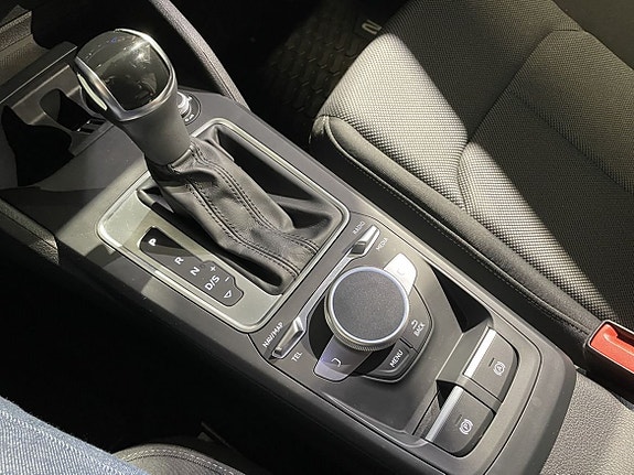 Audi Q2 17 of 19