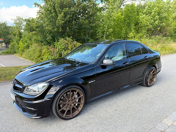 Mercedes-Benz C63 2 of 11