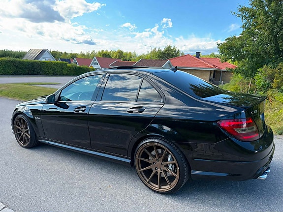 Mercedes-Benz C63 4 of 11