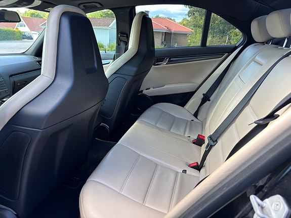 Mercedes-Benz C63 9 of 11