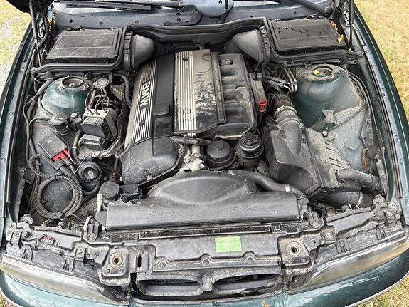 BMW 523i 16 of 20