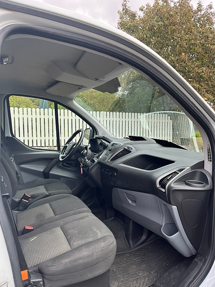 Ford Transit Custom 17 of 23