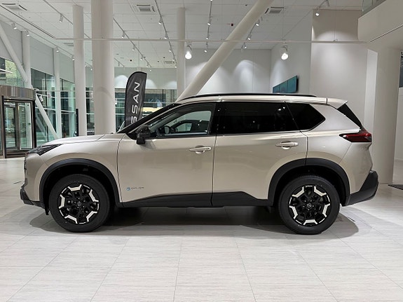 Nissan X-Trail 2 of 17