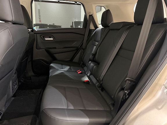 Nissan X-Trail 14 of 17