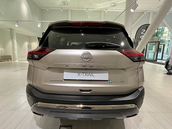 Nissan X-Trail 3 of 12
