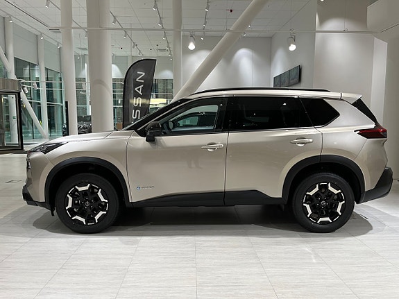 Nissan X-Trail 2 of 12