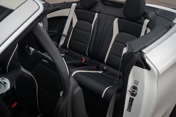 Mercedes-Benz C63 13 of 24